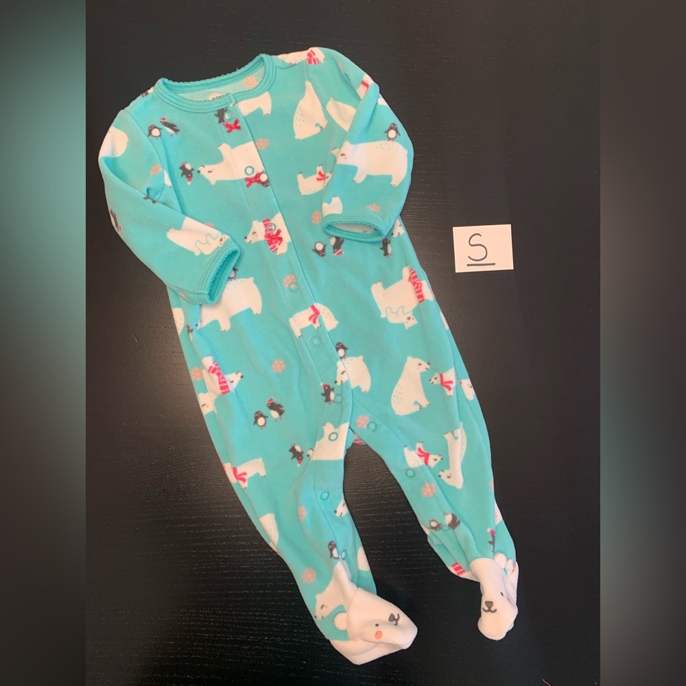 ⭐️2/$11.00⭐️ Carter's 6m Blue Footed Sleeper with Polar Bears and Penguins